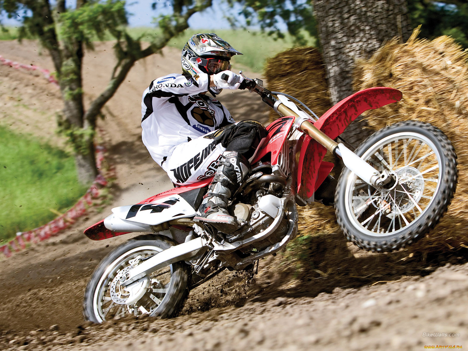 Эндуро крос мотоциклы. Honda crf450r. Мотокросс Хонда 450. Хонда ЦРФ 450 Р 2007. Crf450r Red Moto.